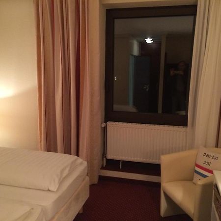 Hotel Waldkur Leer Bagian luar foto