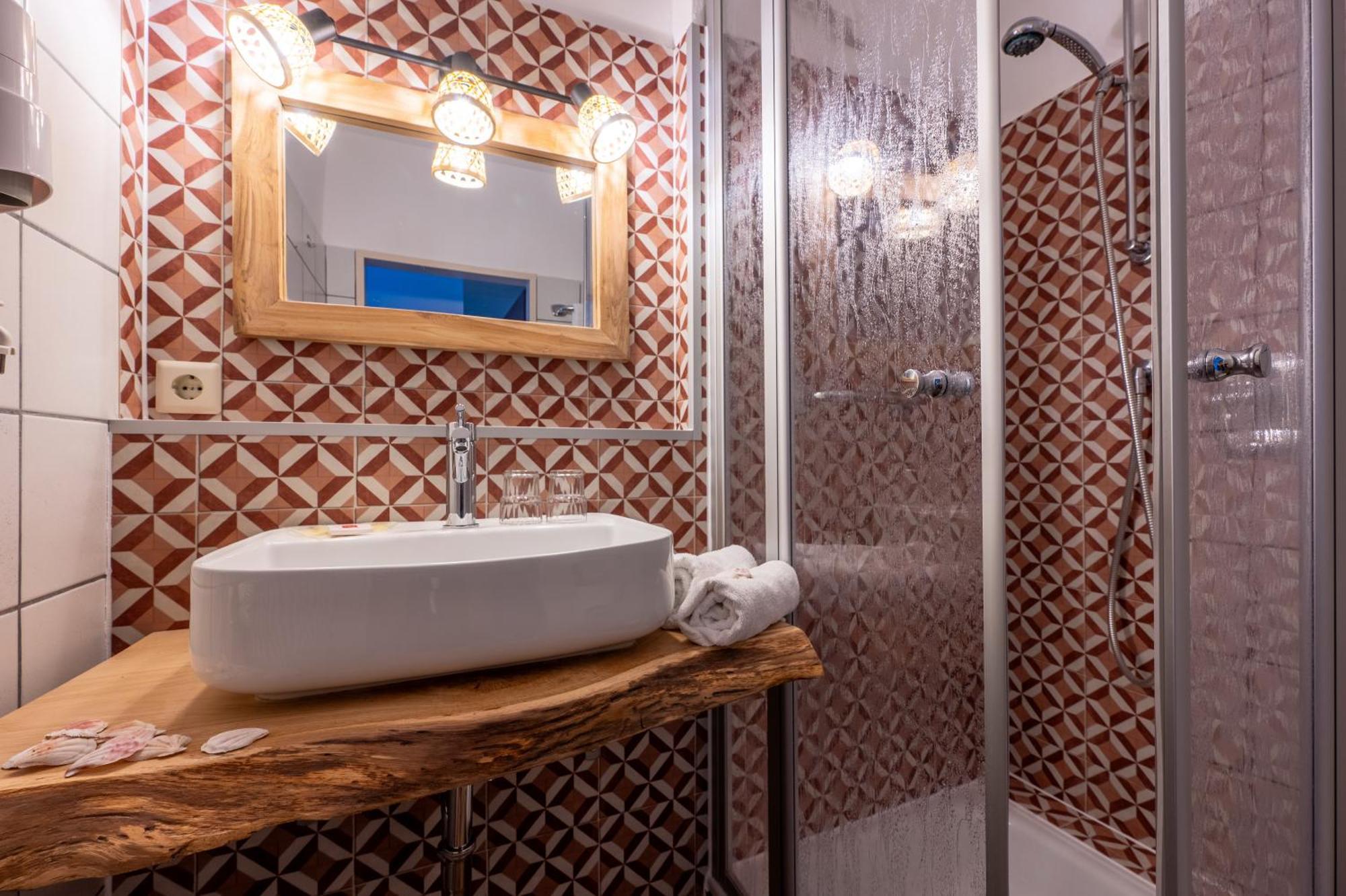 Hotel Waldkur Leer Bagian luar foto