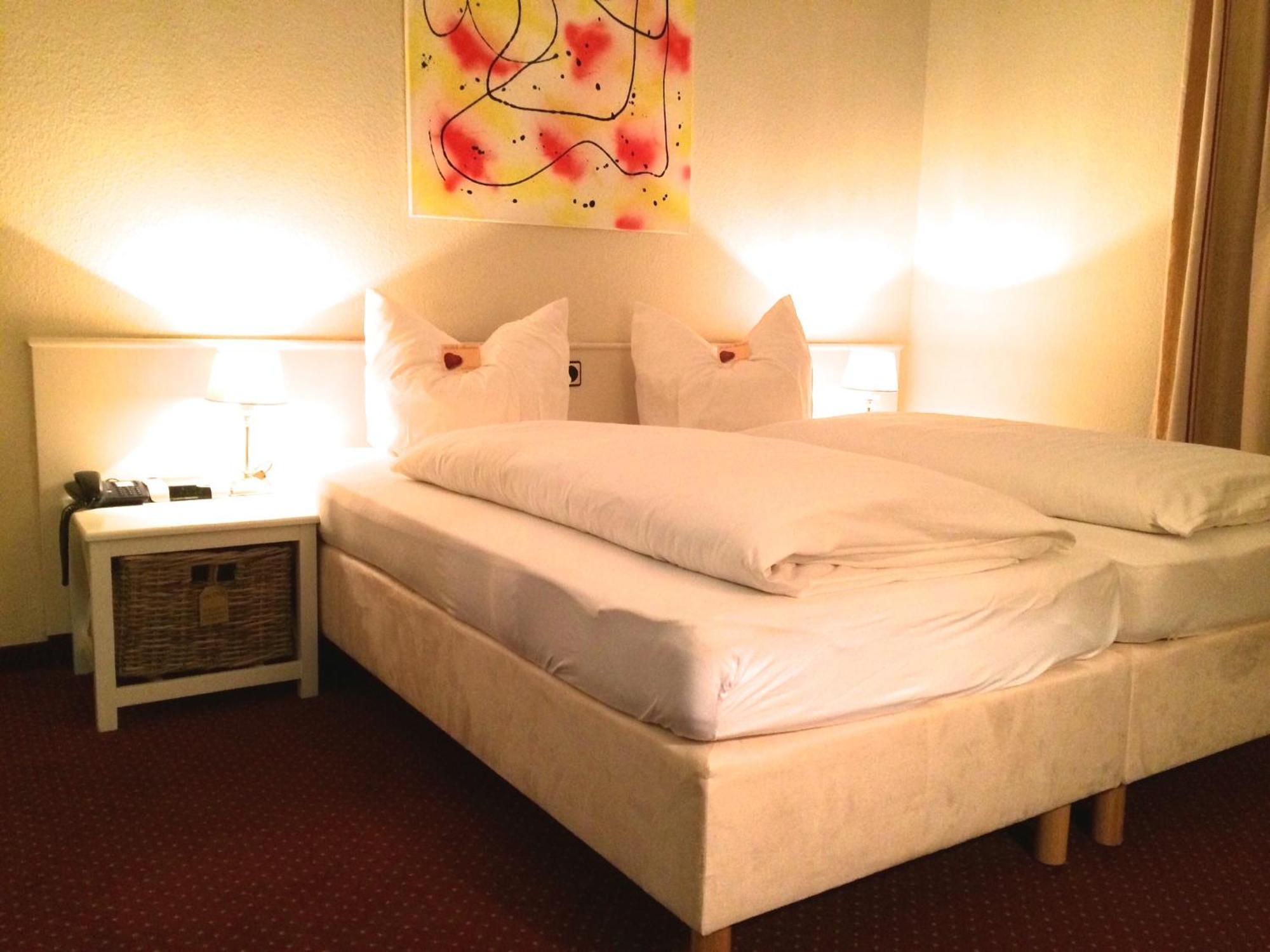Hotel Waldkur Leer Bagian luar foto