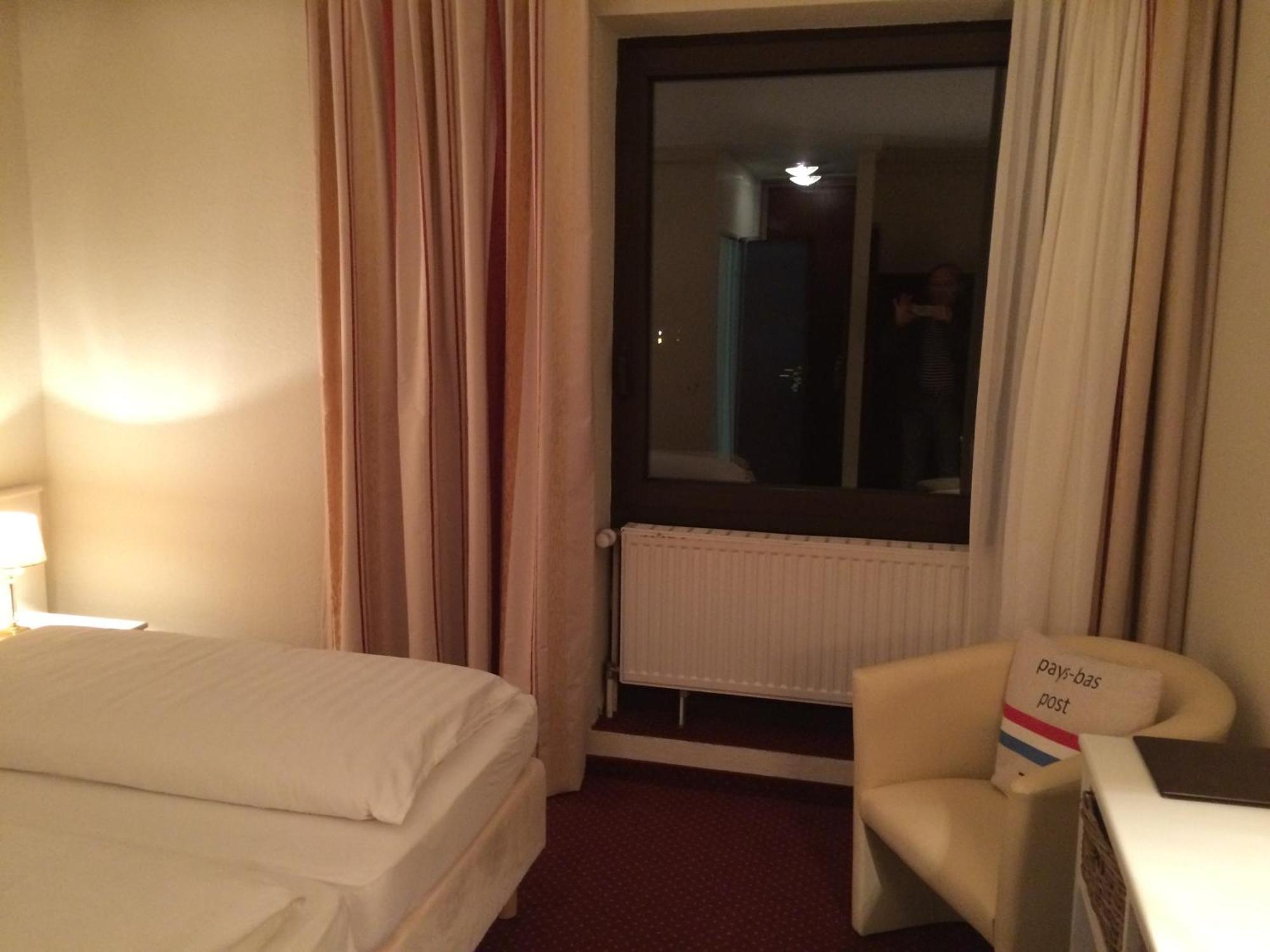 Hotel Waldkur Leer Bagian luar foto