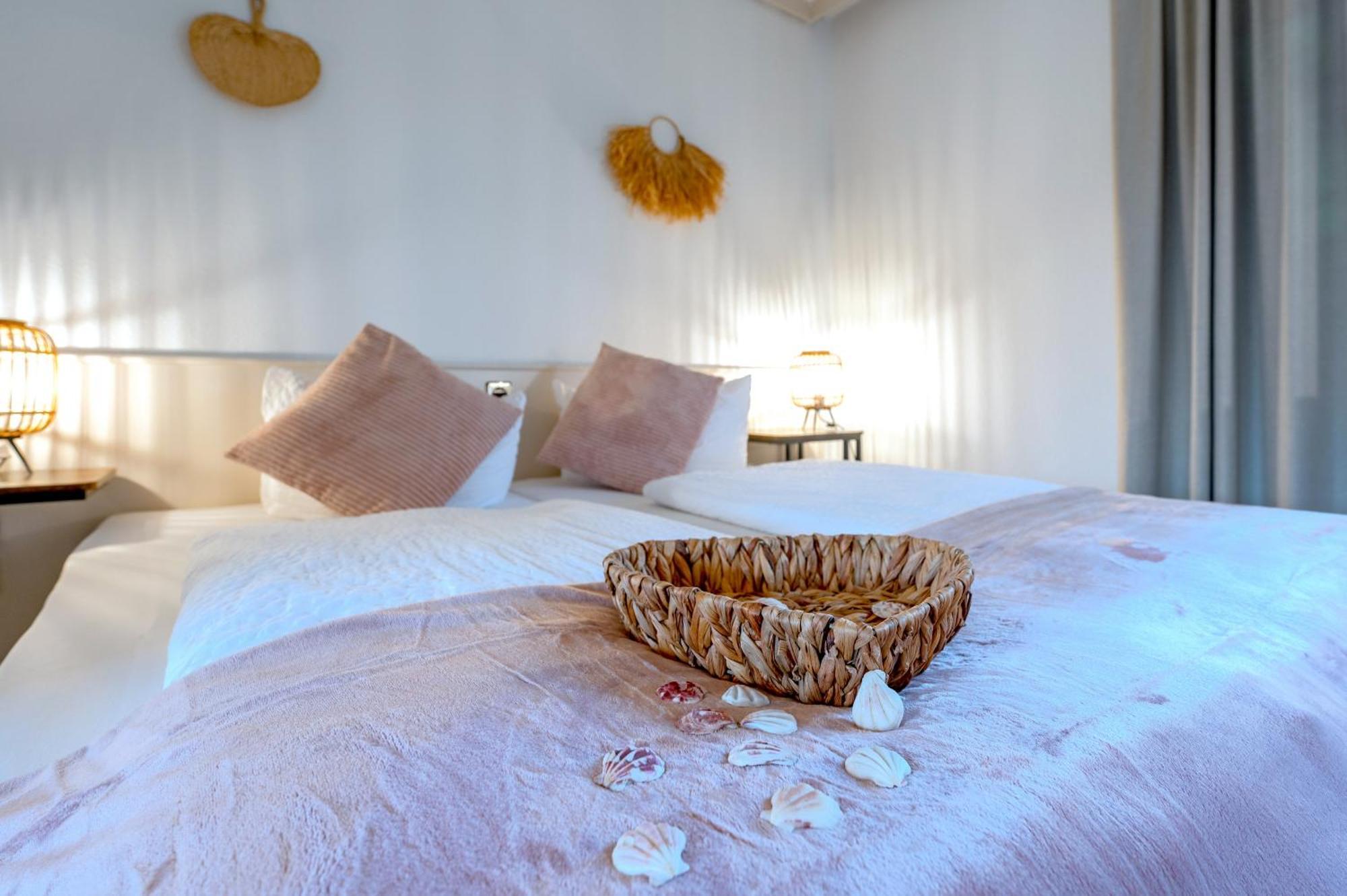 Hotel Waldkur Leer Bagian luar foto