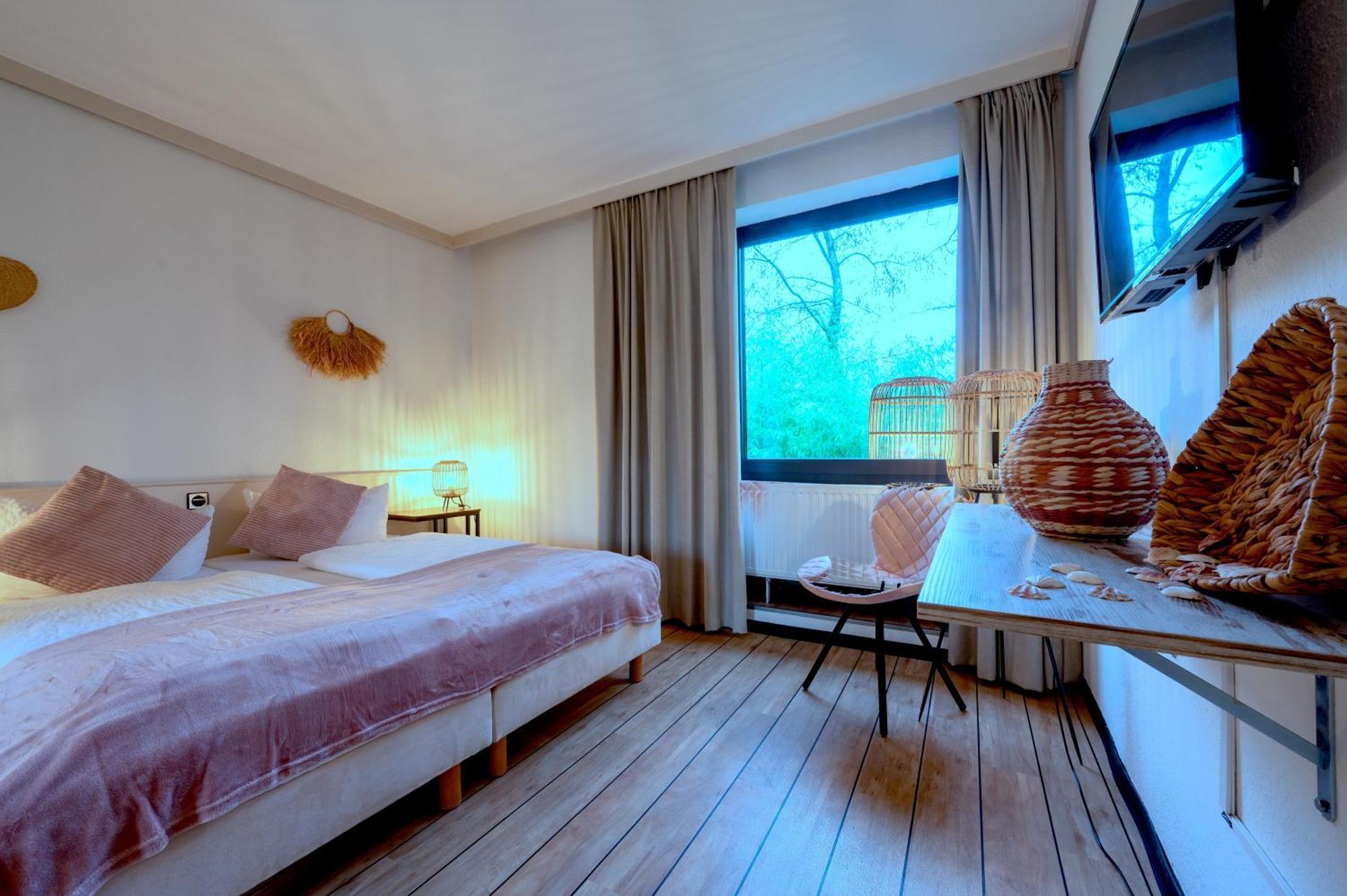 Hotel Waldkur Leer Bagian luar foto